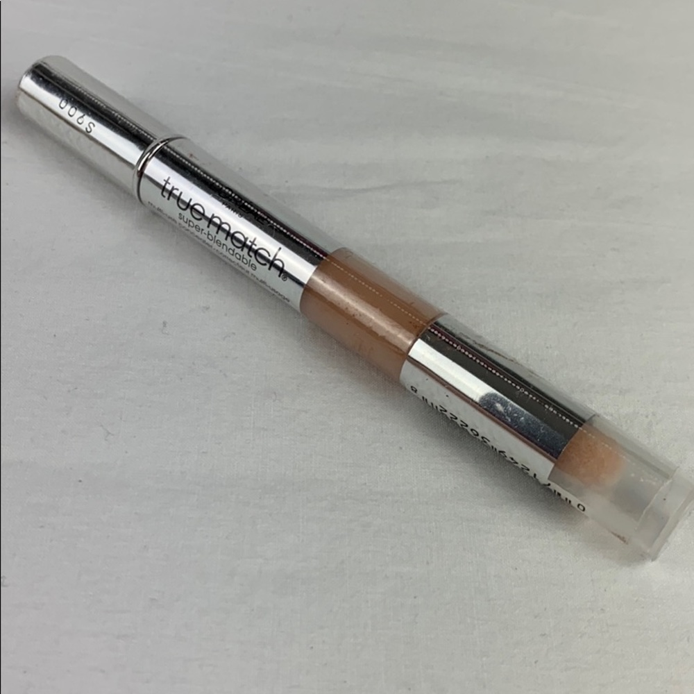 2 L’Oréal True Match super blendable concealers